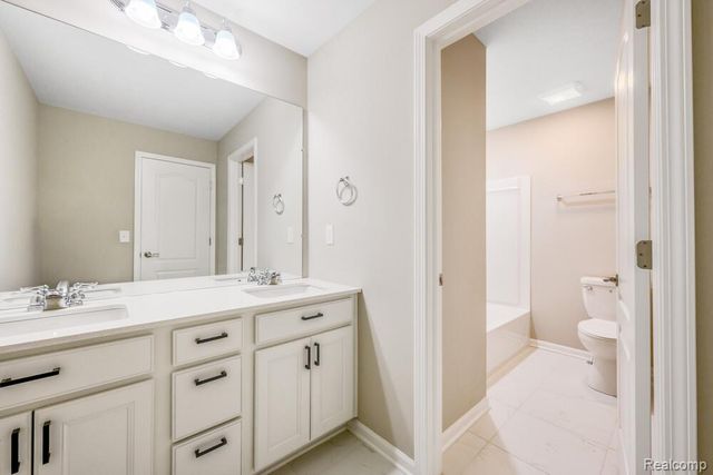 1674 Addison Circle, Commerce Charter Township, MI 48390