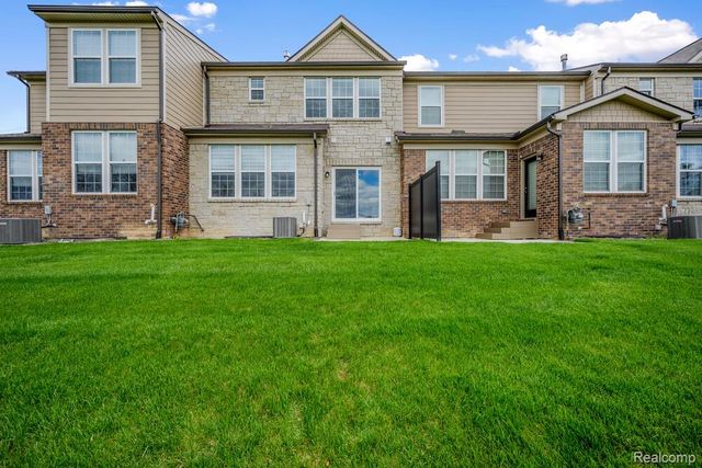1674 Addison Circle, Commerce Charter Township, MI 48390