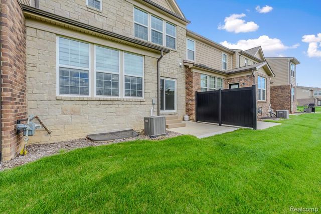 1674 Addison Circle, Commerce Charter Township, MI 48390
