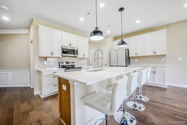 1674 Addison Circle, Commerce Charter Township, MI 48390