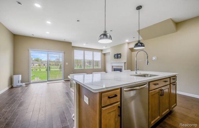 1674 Addison Circle, Commerce Charter Township, MI 48390