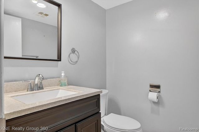 8092 Willow Lane, Warren, MI 48093