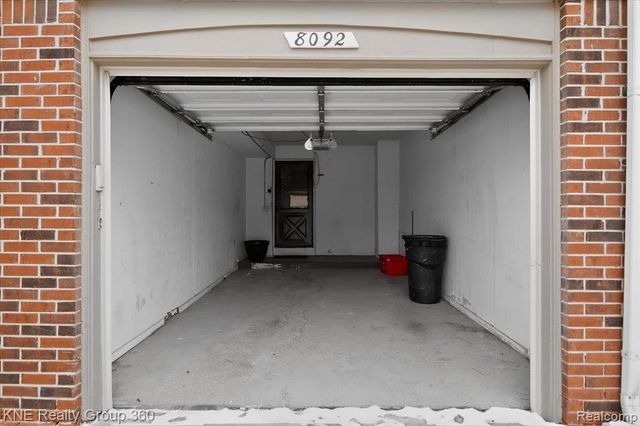 8092 Willow Lane, Warren, MI 48093