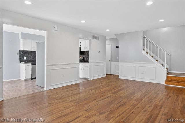 8092 Willow Lane, Warren, MI 48093