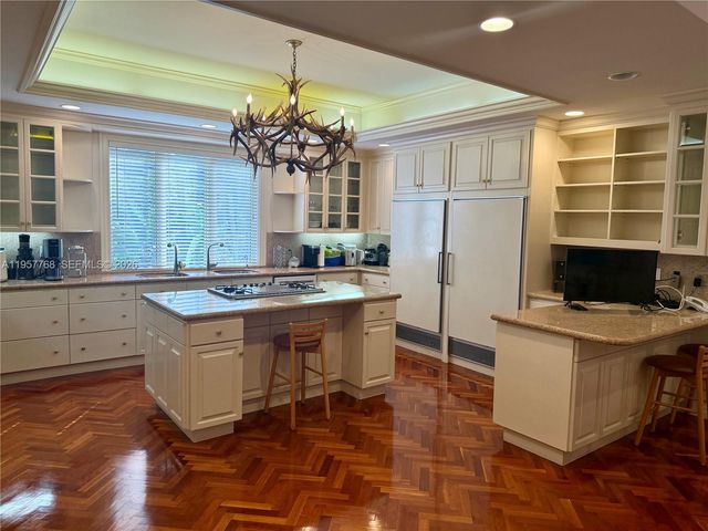 3508 Bayshore Villas Dr, Miami, FL 33133