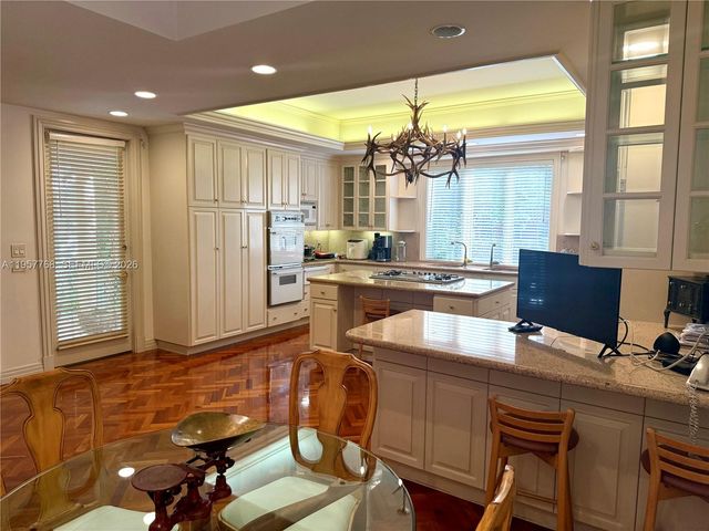 3508 Bayshore Villas Dr, Miami, FL 33133