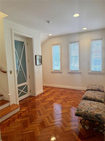 3508 Bayshore Villas Dr, Miami, FL 33133