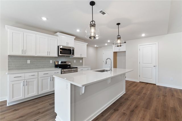 17 Hollow Way, Bella Vista, AR 72715