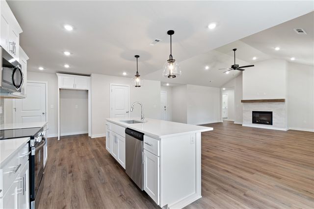 17 Hollow Way, Bella Vista, AR 72715