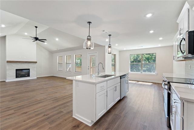 17 Hollow Way, Bella Vista, AR 72715