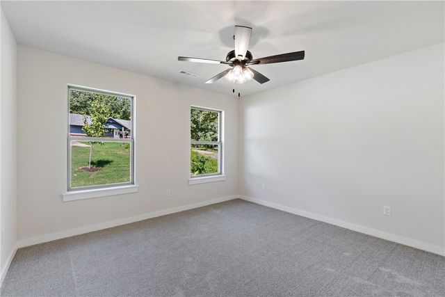 17 Hollow Way, Bella Vista, AR 72715