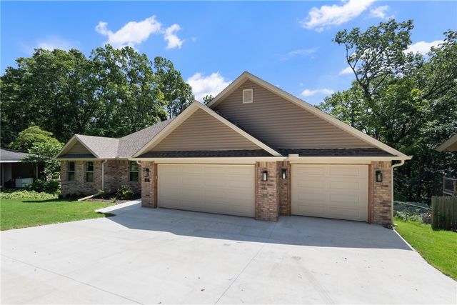 17 Hollow Way, Bella Vista, AR 72715