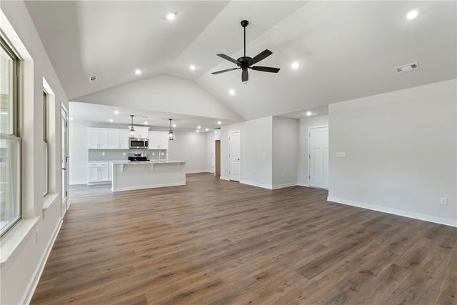 17 Hollow Way, Bella Vista, AR 72715