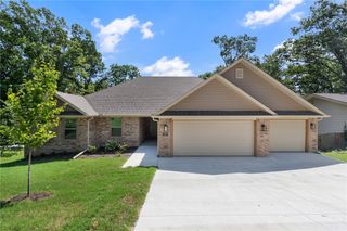 17 Hollow Way, Bella Vista, AR 72715