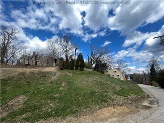 329 Hawthorne Drive, Charleston, WV 25302