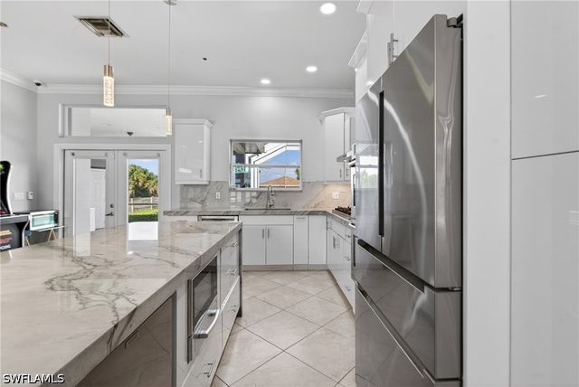 2863 EVERGLADES BLVD N, Naples, FL 34120