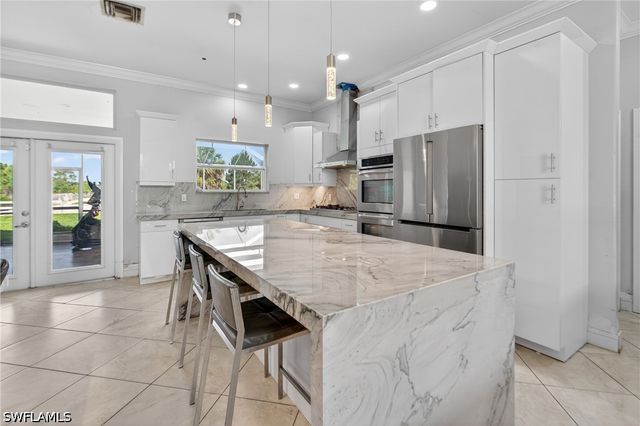 2863 EVERGLADES BLVD N, Naples, FL 34120