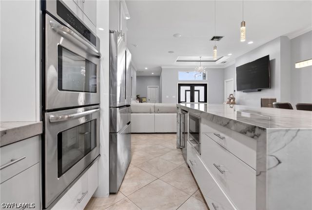 2863 EVERGLADES BLVD N, Naples, FL 34120