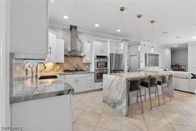 2863 EVERGLADES BLVD N, Naples, FL 34120