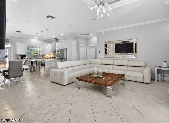 2863 EVERGLADES BLVD N, Naples, FL 34120