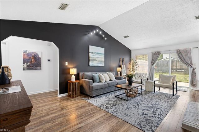 1105 Spindle XING, Virginia Beach, VA 23455