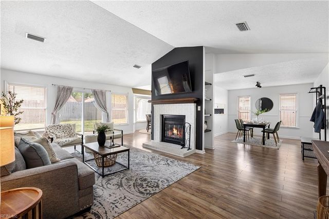 1105 Spindle XING, Virginia Beach, VA 23455