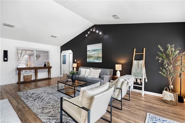 1105 Spindle XING, Virginia Beach, VA 23455