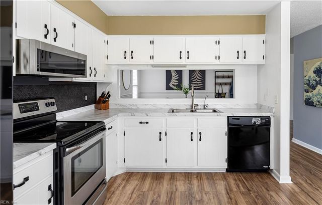 1105 Spindle XING, Virginia Beach, VA 23455