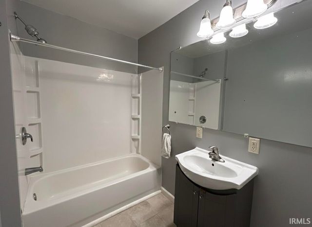 51651 Hollyhock Road, South Bend, IN 46637