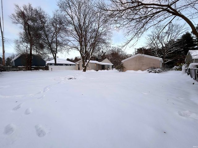 51651 Hollyhock Road, South Bend, IN 46637