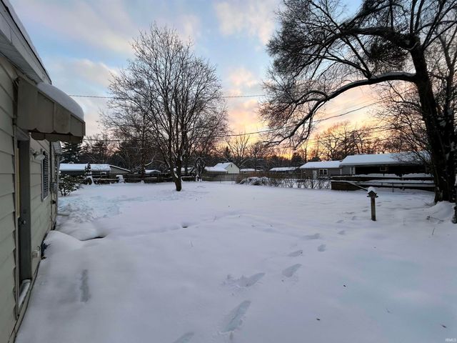 51651 Hollyhock Road, South Bend, IN 46637