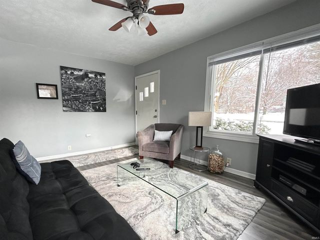 51651 Hollyhock Road, South Bend, IN 46637