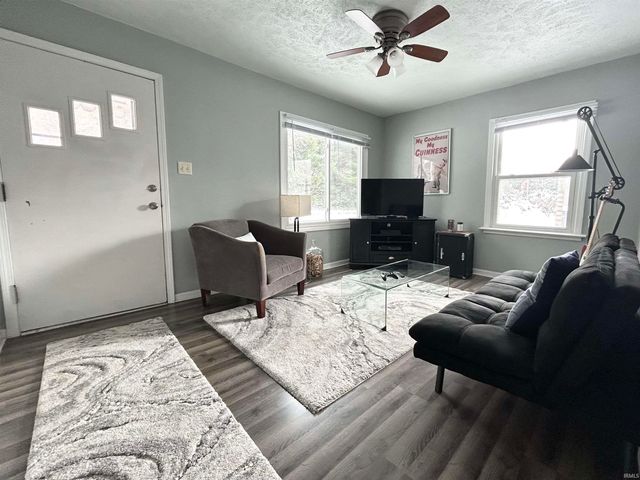 51651 Hollyhock Road, South Bend, IN 46637