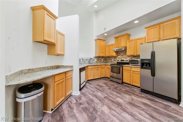 7151 Copper Creek Circle, Canton, MI 48187