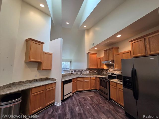 7151 Copper Creek Circle, Canton, MI 48187