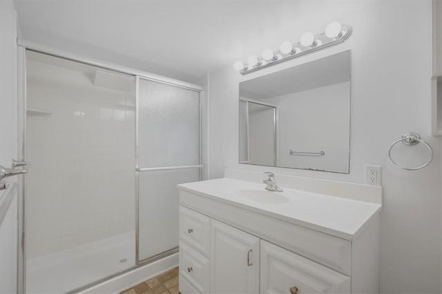 27 E 85th Street, Kansas City, MO 64114