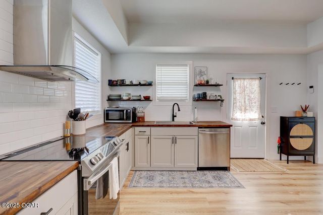 2121 S Pearl Avenue, Joplin, MO 64804