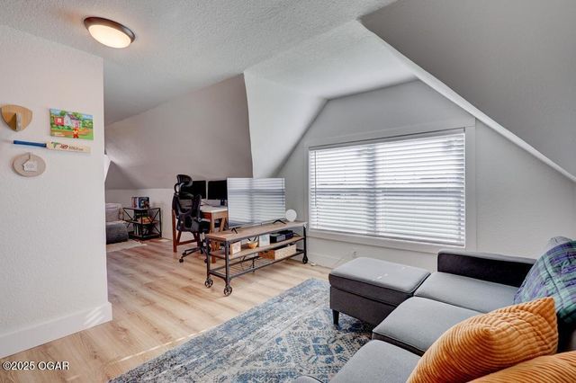 2121 S Pearl Avenue, Joplin, MO 64804