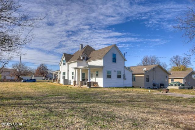 2121 S Pearl Avenue, Joplin, MO 64804
