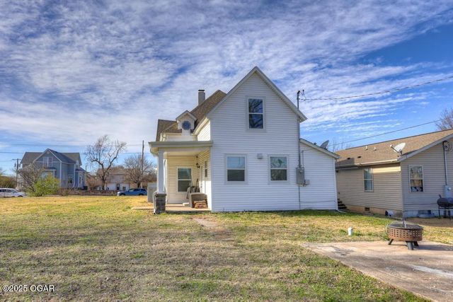 2121 S Pearl Avenue, Joplin, MO 64804