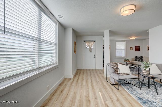 2121 S Pearl Avenue, Joplin, MO 64804