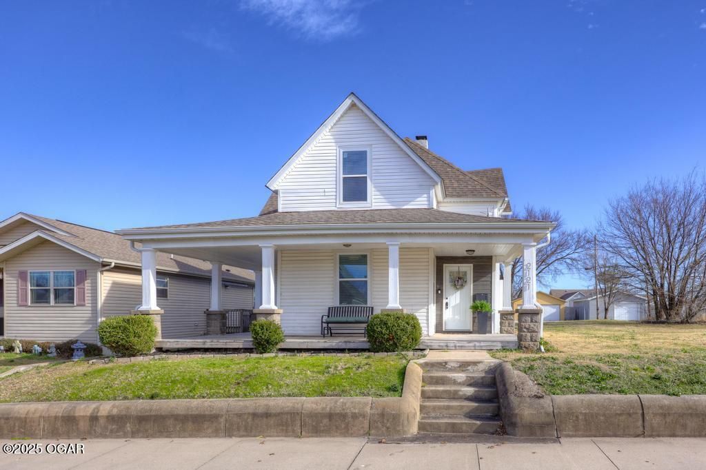 2121 S Pearl Avenue, Joplin, MO 64804