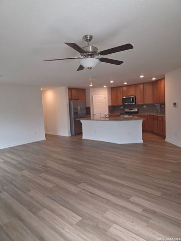 5031 Kayak Cove, Elmendorf, TX 78112