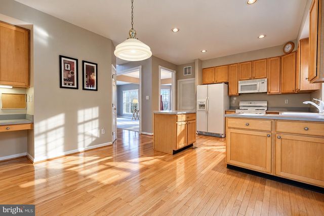 45 WOOD LARK DR, Mount Laurel, NJ 08054