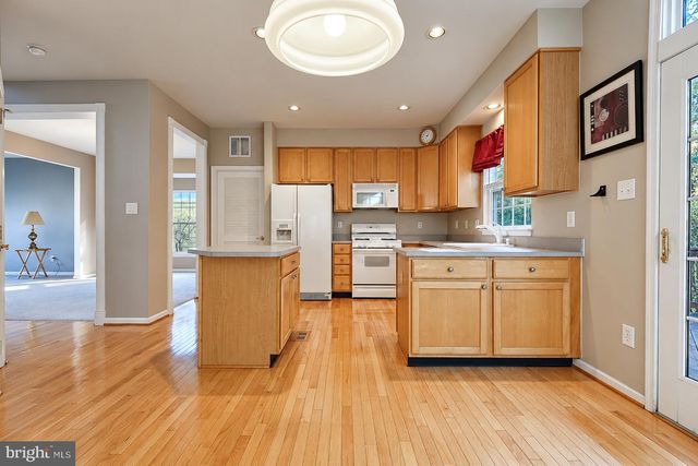 45 WOOD LARK DR, Mount Laurel, NJ 08054