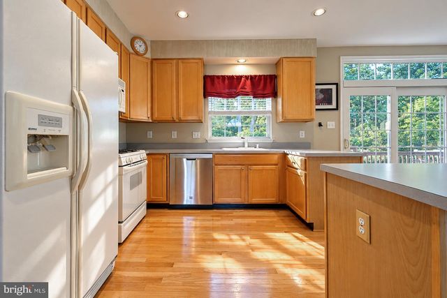 45 WOOD LARK DR, Mount Laurel, NJ 08054