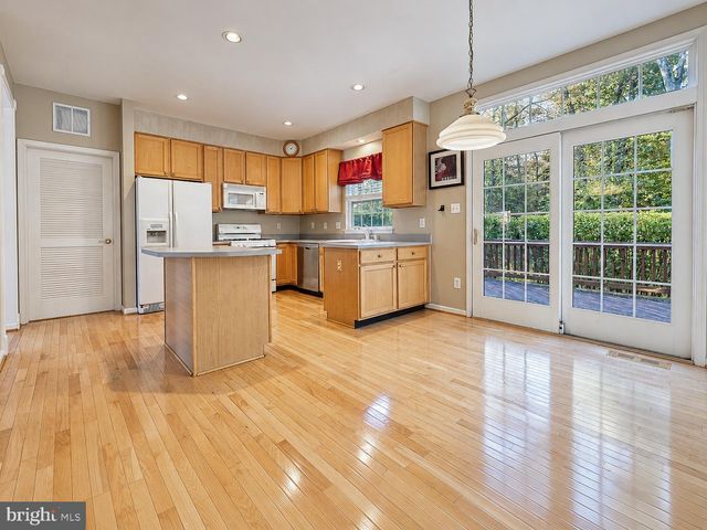 45 WOOD LARK DR, Mount Laurel, NJ 08054