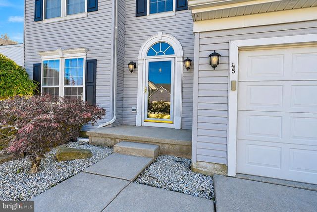 45 WOOD LARK DR, Mount Laurel, NJ 08054