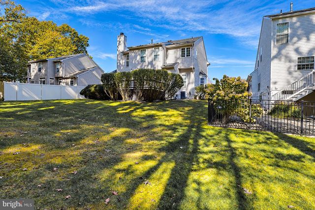 45 WOOD LARK DR, Mount Laurel, NJ 08054