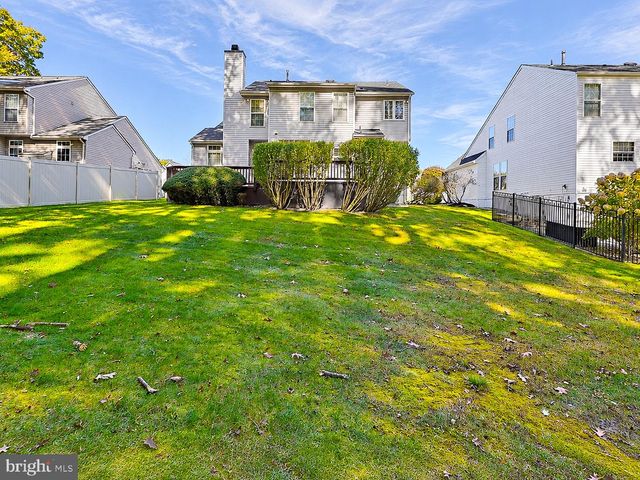 45 WOOD LARK DR, Mount Laurel, NJ 08054